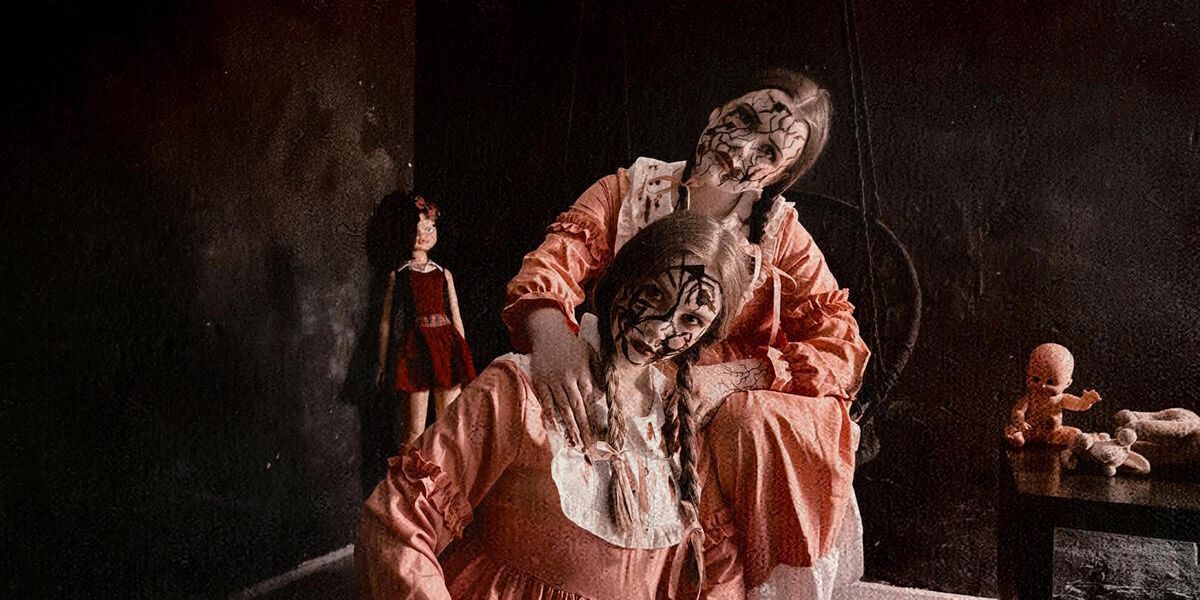 Добро пожаловать в «Дом кукол сестер Грей»