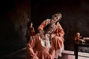 Фотография перформанса Дом кукол сестер Грей от компании Mystic (Фото 1)